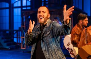 City Lights Performer vai sozinho para a série de concertos da companhia de teatro City Lights Performer vai sozinho para a série de concertos da companhia de teatro