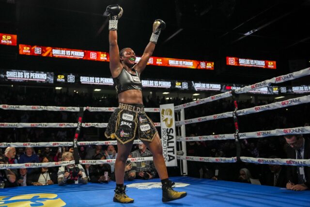 Claressa remove seu boxe