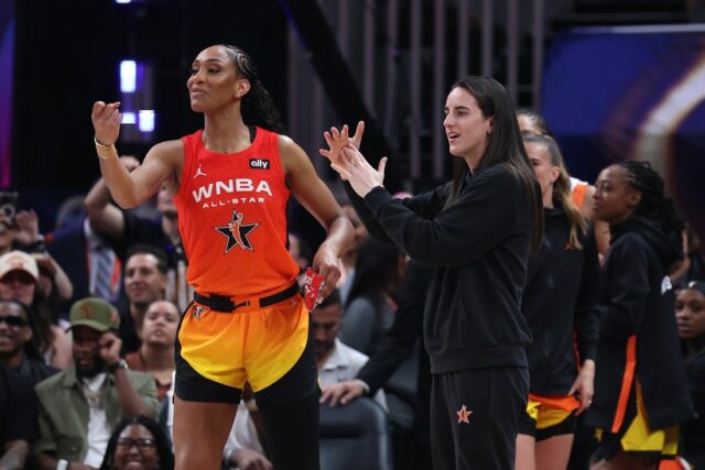 WNBA: All Star Game Team Collier na equipe Clarke