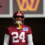 Comandantes da LB Von Miller presta homenagem a Kobe Bryant e ex -companheiros de equipe com um novo número