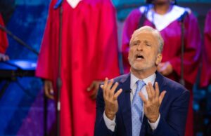 Comentário: Colbert, Trump, Epstein e a arte da capitulação Comentário: Colbert, Trump, Epstein e a arte da capitulação