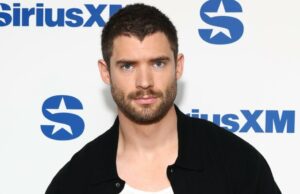 Como David Korenswet conseguiu o ‘hematoma mais selvagem’ em sua virilha que filmou ‘Superman’ GetTyimages 2224028369 David Korenswet e Julia Best Warner estreia no tapete vermelho