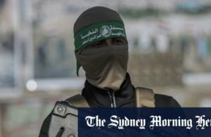 Como Gaza ajuda a crise quebrou o Hamas e a Fome Firt Os palestinos cavalgam para ajudar o caminhão na cidade de Gaza de terça -feira.