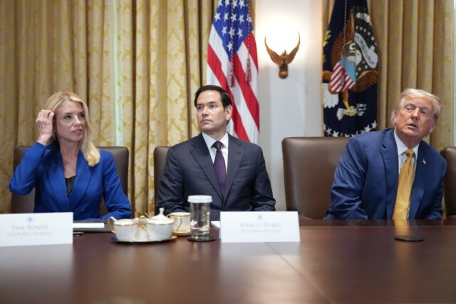 Como Maga sobre Epstein, Trump Ag Bondi defende


