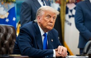 Como Trump finalmente abaixou a revolta do MAGA sobre os arquivos Epstein … usando o gerente da Fox News, Rupert Murdoch, revela Mark Halperin Os tambores de guerra batendo, os banners voam e os batalhões de Maga - apenas na semana passada sobre a Ucrânia, a imigração e os ecos do túmulo de Epstein - estão novamente marcando na fechadura atrás de seu impetuoso comandante, Donald J. Trump.