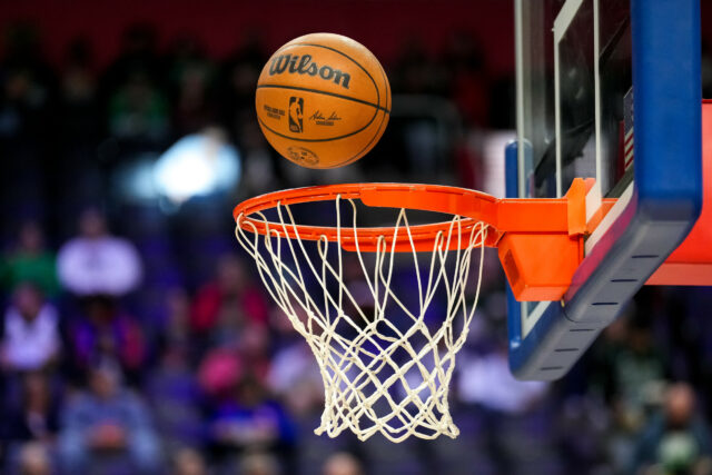 Como assistir o Eberlein Drive vs Sideline Cancer: Stream Live The Basketball Turn, TV Canal

