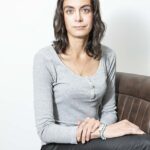 Corinna, agora com 29 anos, que mora no norte de Londres, sofre de menopausa prematura - ou insuficiência ovariana prematura (POI)