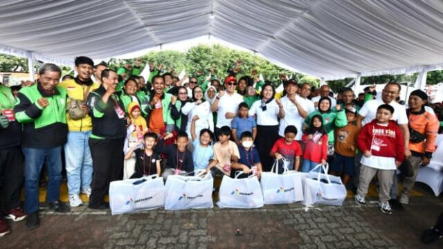 Companheiro: mil uniformes escolares com shakes, 1000 uniformes de canal e equipes escolares para crianças de motocicleta

