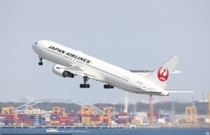 Companhias aéreas maiores que oferecem aos turistas voos gratuitos – mas há um problema A Japan Airlines dá voos domésticos gratuitos para viajantes que reservam vôos internacionais de ida e volta com eles