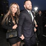 McGregor, retratado com seu parceiro Dee Devlin no Supremo Tribunal em Dublin em novembro de 2024, antes de uma acusação de que ele