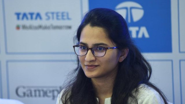 Copa do Mundo do Mundo de Fide World: Vantics derrota Ushenina, Padmini da corrida

