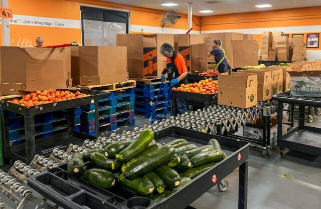 Cortes federais em auxílios alimentares cuidam dos consumidores na área da baía

