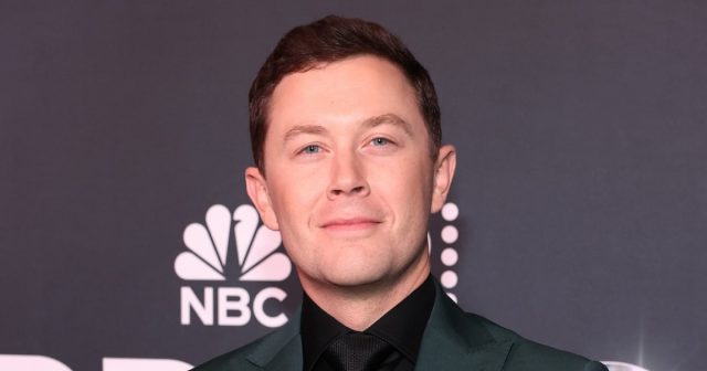 Scotty McCreery observa o American Idol com sua esposa 14 anos após a vitória, ele ainda é um grande fã