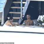 Cristiano Ronaldo foi descoberto em férias em um iate depois de perder o funeral de Diogo Jota