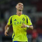 Cristiano Ronaldo, sob Jorge Jesus na primeira partida antes da temporada na primeira partida do rosto de Tirol al-Nass St. Ele foi exibido como Johann.