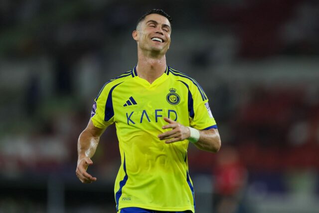 Cristiano Ronaldo, sob Jorge Jesus na primeira partida antes da temporada na primeira partida do rosto de Tirol al-Nass St. Ele foi exibido como Johann.

