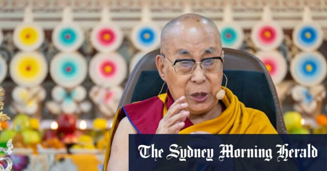 O Dalai Lama em caso de comemorar seu 90º aniversário no Templo de Tsuglakhang em Dharamshala na segunda -feira.
