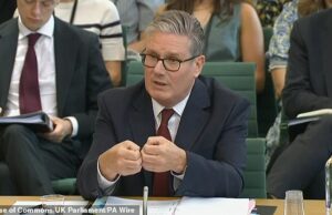 Dan Hodges: ‘Ele é louco. Eu quero gritar. ‘Comentários extraordinários parlamentares trabalhistas me fez sobre Keir Starmer depois de sua última gafe … e por que isso diz uma verdade sombria sobre como ele dirige o país Keir Starmer não tem problemas com seu círculo interno. Ou ¿Structures- na Downing Street. A verdadeira questão é o próprio Keir Starmer, escreve Dan Hodges