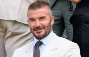 David Beckham Affaita acidentalmente o patch Lalvo enquanto o zumbido cuided é preparado Brooklyn Beckham corta o cabelo como pai