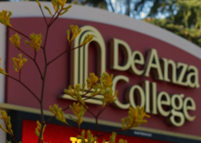 De Anza College restrito a 53 milhões de renovação de dólares americanos

