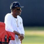 Deion diz que não tem câncer após a exclusão da bexiga