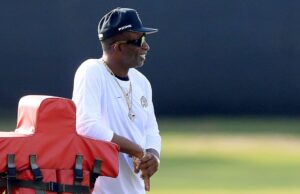 Deion diz que não tem câncer após a exclusão da bexiga Deion diz que não tem câncer após a exclusão da bexiga