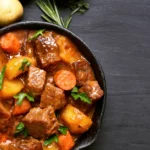 Delicioso jantar para domingo. Demos uma receita, você cozinha. Pastor croata