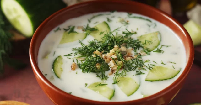 Delicioso jantar para quinta -feira. Demos uma receita, você cozinha. Refrigerador térmico búlgaro

