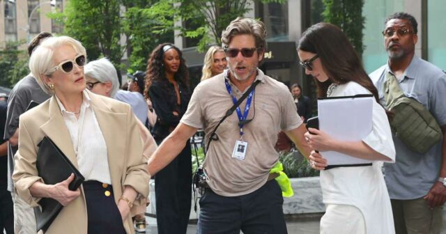 Cada olhar que Anne Hathaway usou durante a filmagem 'The Devil Wears Prada 2'