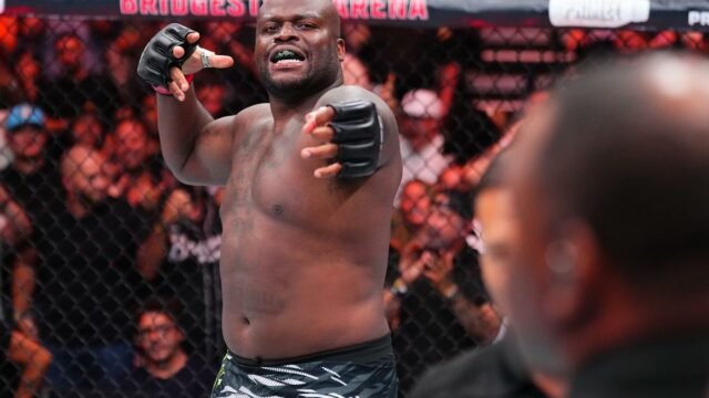 Derrick Lewis desencadeia seu regime na besta de Talison Teseira

