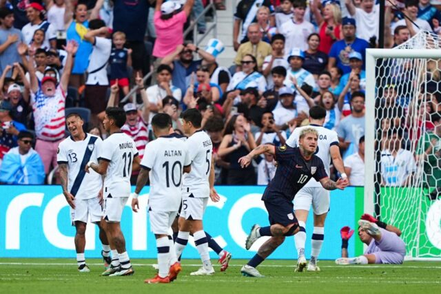 Diego Luna marca duas vezes, enquanto os EUA estão no topo da Guatemala por 2-1, vão para a final.

