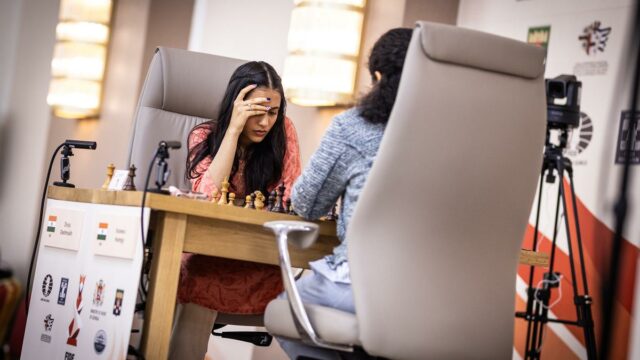 Divya Deshmukh derrota Koneru chumpy em tiebrets para ganhar fide hess hess cupê

