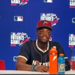 Carson Whishenhunt #18 do San Francisco Giants joga um lugar em 12 de julho de 2025 em Atlanta, Geórgia, no sétimo no sétimo turno em Truist Park, em Truist Park. (Foto de Jamie Squire/Getty Images)