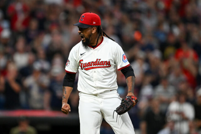 Dodgers aterrestar US $ 20 milhões na superstar no comércio hypingtético

