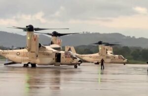 Dois aviões militares americanos desembarcaram no aeroporto de Labuan Bajo Komodo, escoltado pela Força Aérea da Indonésia Dois aviões militares americanos desembarcaram no aeroporto de Labuan Bajo Komodo, escoltado pela Força Aérea da Indonésia