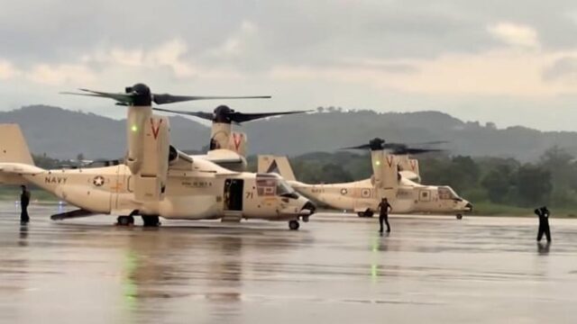 Dois aviões militares americanos desembarcaram no aeroporto de Labuan Bajo Komodo, escoltado pela Força Aérea da Indonésia

