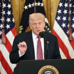 Donald Trump WSJ e Rupert Makdoch no topo de Epstein Coms