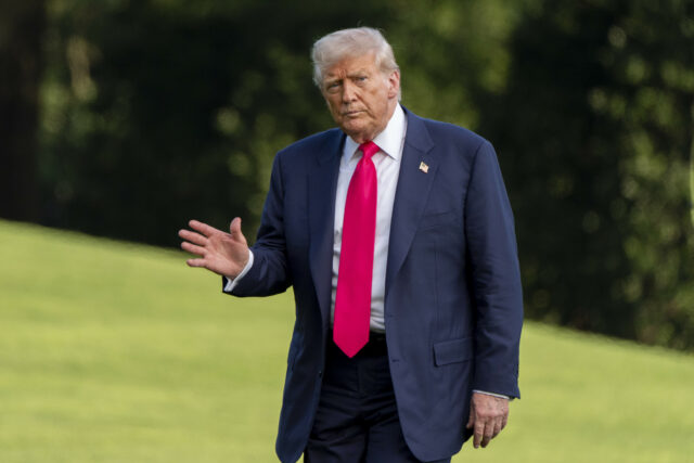 Donald Trump anúncios para terminar o republicano republicano


