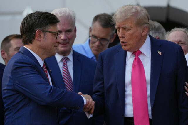 Donald Trump lida com a segunda vitória legislativa maciça

