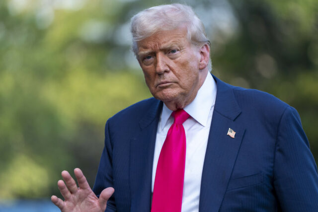 Donald Trump sofre de "brutal" de Jeffrey Epstein

