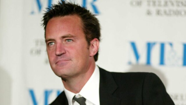 Dr. Matthew Perry "descansa profunda", dá olhos como confissão criminal

