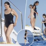 Drew Barrymore mergulha o maiô preto no iate em St. Tropez