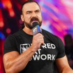 Drew McIntyre se dá um novo nome engraçado após o retorno do SmackDown