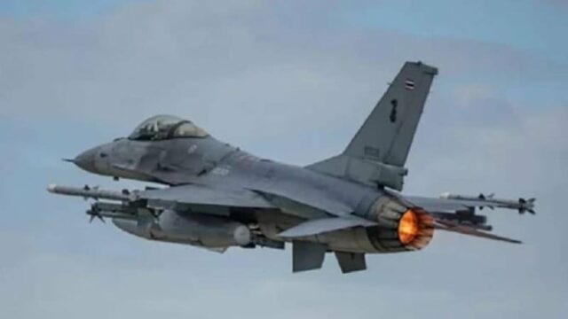 Duas ondas da Tailândia F-16 ataques contra a fortaleza militar do Camboyan

