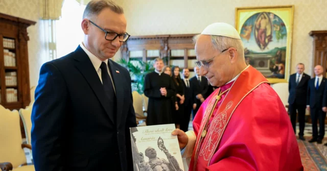 Duda se despediu do escritório do papa. Ele pediu uma audiência para Nawrocki

