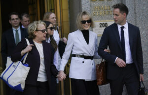 E. Cele Carroll Reacti APÓS VIDS DE FROB APLICAÇÃO DE US $ 5 milhões Aplicar E. Cele Carroll Reacti APÓS VIDS DE FROB APLICAÇÃO DE US $ 5 milhões Aplicar