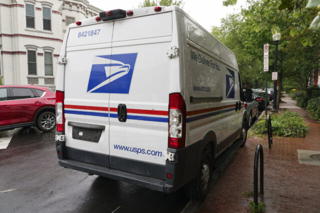 É e -mail em 4 de julho? Post Office, FedEx, Horas Up -Grand 

