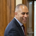 EXCLUSIVO - O senador Markaine Mullin no Hakeem Jeffries 'seguinte:' É tudo óptica '