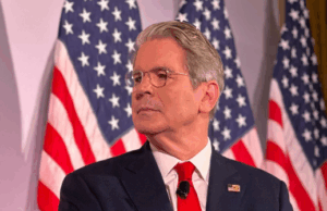 EXCLUSIVO – Scott Besent Touts ‘Conta Trump’ como uma caixa de câmbio para alfabetização financeira: “All Akter” EXCLUSIVO - Scott Besent Touts 'Conta Trump' como uma caixa de câmbio para alfabetização financeira: "All Akter"