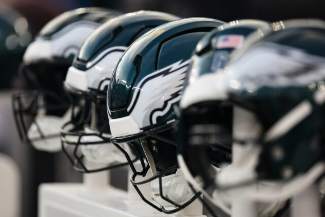 Eagles Philadlphia anuncia o movimento da raiva durante o campo de treinamento

